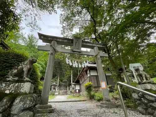 秩父若御子神社の鳥居