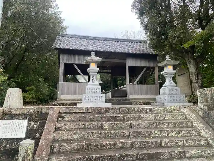 住吉神社の{uncategorized: "未分類", other: "その他", undefined: "問題あり", building: "その他建物", grave: "お墓", sacred_gate: "鳥居", guardian: "狛犬", statue: "像", buddha: "仏像", history: "歴史", nature: "自然", garden: "庭園", animal: "動物", pagoda: "塔", temizu: "手水舎", mountain_gate: "山門・神門", sanctuary: "本殿・本堂", subordinate: "末社・摂社", art: "芸術", scenery: "景色", jizo: "地蔵", ema: "絵馬", goshuin: "御朱印", omikuji: "おみくじ", items: "授与品その他", amulet: "お守り", goshuincho: "御朱印帳", eats: "食事", festival: "お祭り", votive_dance: "神楽", shichigosan: "七五三参", wedding: "結婚式", experience: "体験その他", initially: "初詣", around: "周辺", anti_infection: "感染症対策"}