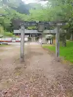 皆沢八幡宮本殿の鳥居