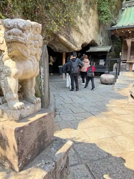 銭洗弁財天宇賀福神社の{uncategorized: "未分類", other: "その他", undefined: "問題あり", building: "その他建物", grave: "お墓", sacred_gate: "鳥居", guardian: "狛犬", statue: "像", buddha: "仏像", history: "歴史", nature: "自然", garden: "庭園", animal: "動物", pagoda: "塔", temizu: "手水舎", mountain_gate: "山門・神門", sanctuary: "本殿・本堂", subordinate: "末社・摂社", art: "芸術", scenery: "景色", jizo: "地蔵", ema: "絵馬", goshuin: "御朱印", omikuji: "おみくじ", items: "授与品その他", amulet: "お守り", goshuincho: "御朱印帳", eats: "食事", festival: "お祭り", votive_dance: "神楽", shichigosan: "七五三参", wedding: "結婚式", experience: "体験その他", initially: "初詣", around: "周辺", anti_infection: "感染症対策"}