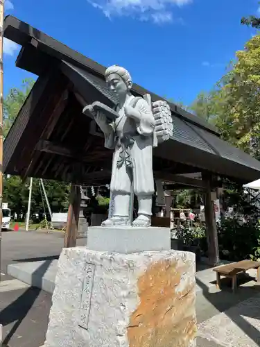 旭川神社の像