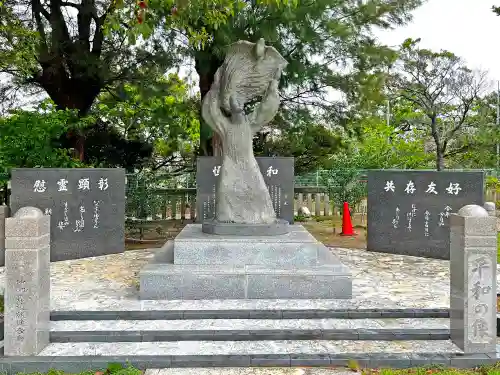 沖縄県護国神社の像