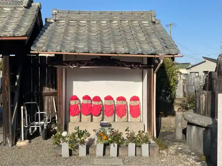 浄源寺の{uncategorized: "未分類", other: "その他", undefined: "問題あり", building: "その他建物", grave: "お墓", sacred_gate: "鳥居", guardian: "狛犬", statue: "像", buddha: "仏像", history: "歴史", nature: "自然", garden: "庭園", animal: "動物", pagoda: "塔", temizu: "手水舎", mountain_gate: "山門・神門", sanctuary: "本殿・本堂", subordinate: "末社・摂社", art: "芸術", scenery: "景色", jizo: "地蔵", ema: "絵馬", goshuin: "御朱印", omikuji: "おみくじ", items: "授与品その他", amulet: "お守り", goshuincho: "御朱印帳", eats: "食事", festival: "お祭り", votive_dance: "神楽", shichigosan: "七五三参", wedding: "結婚式", experience: "体験その他", initially: "初詣", around: "周辺", anti_infection: "感染症対策"}