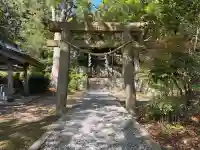 稲荷神社の{uncategorized: "未分類", other: "その他", undefined: "問題あり", building: "その他建物", grave: "お墓", sacred_gate: "鳥居", guardian: "狛犬", statue: "像", buddha: "仏像", history: "歴史", nature: "自然", garden: "庭園", animal: "動物", pagoda: "塔", temizu: "手水舎", mountain_gate: "山門・神門", sanctuary: "本殿・本堂", subordinate: "末社・摂社", art: "芸術", scenery: "景色", jizo: "地蔵", ema: "絵馬", goshuin: "御朱印", omikuji: "おみくじ", items: "授与品その他", amulet: "お守り", goshuincho: "御朱印帳", eats: "食事", festival: "お祭り", votive_dance: "神楽", shichigosan: "七五三参", wedding: "結婚式", experience: "体験その他", initially: "初詣", around: "周辺", anti_infection: "感染症対策"}