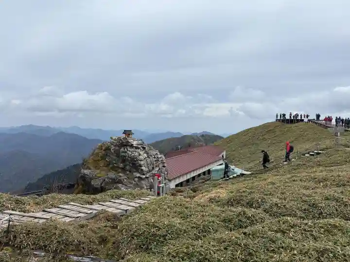 劔山本宮宝蔵石神社(徳島県)