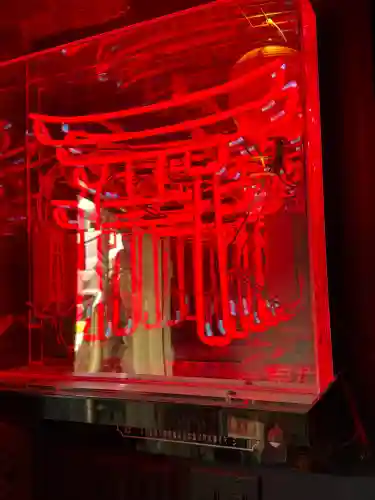 東京羽田 穴守稲荷神社の{uncategorized: "未分類", other: "その他", undefined: "問題あり", building: "その他建物", grave: "お墓", sacred_gate: "鳥居", guardian: "狛犬", statue: "像", buddha: "仏像", history: "歴史", nature: "自然", garden: "庭園", animal: "動物", pagoda: "塔", temizu: "手水舎", mountain_gate: "山門・神門", sanctuary: "本殿・本堂", subordinate: "末社・摂社", art: "芸術", scenery: "景色", jizo: "地蔵", ema: "絵馬", goshuin: "御朱印", omikuji: "おみくじ", items: "授与品その他", amulet: "お守り", goshuincho: "御朱印帳", eats: "食事", festival: "お祭り", votive_dance: "神楽", shichigosan: "七五三参", wedding: "結婚式", experience: "体験その他", initially: "初詣", around: "周辺", anti_infection: "感染症対策"}