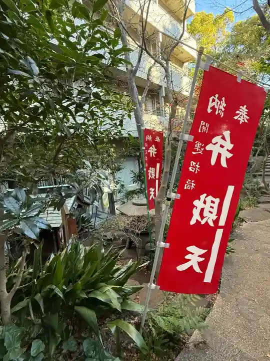 祠(極楽水)の{uncategorized: "未分類", other: "その他", undefined: "問題あり", building: "その他建物", grave: "お墓", sacred_gate: "鳥居", guardian: "狛犬", statue: "像", buddha: "仏像", history: "歴史", nature: "自然", garden: "庭園", animal: "動物", pagoda: "塔", temizu: "手水舎", mountain_gate: "山門・神門", sanctuary: "本殿・本堂", subordinate: "末社・摂社", art: "芸術", scenery: "景色", jizo: "地蔵", ema: "絵馬", goshuin: "御朱印", omikuji: "おみくじ", items: "授与品その他", amulet: "お守り", goshuincho: "御朱印帳", eats: "食事", festival: "お祭り", votive_dance: "神楽", shichigosan: "七五三参", wedding: "結婚式", experience: "体験その他", initially: "初詣", around: "周辺", anti_infection: "感染症対策"}