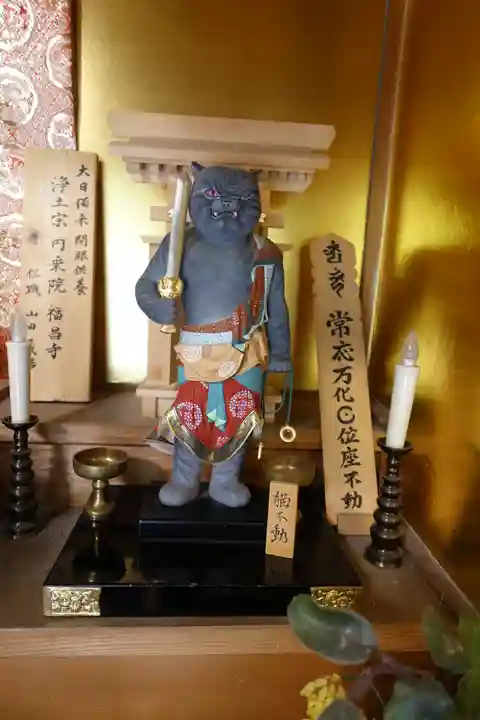猫猫寺の像