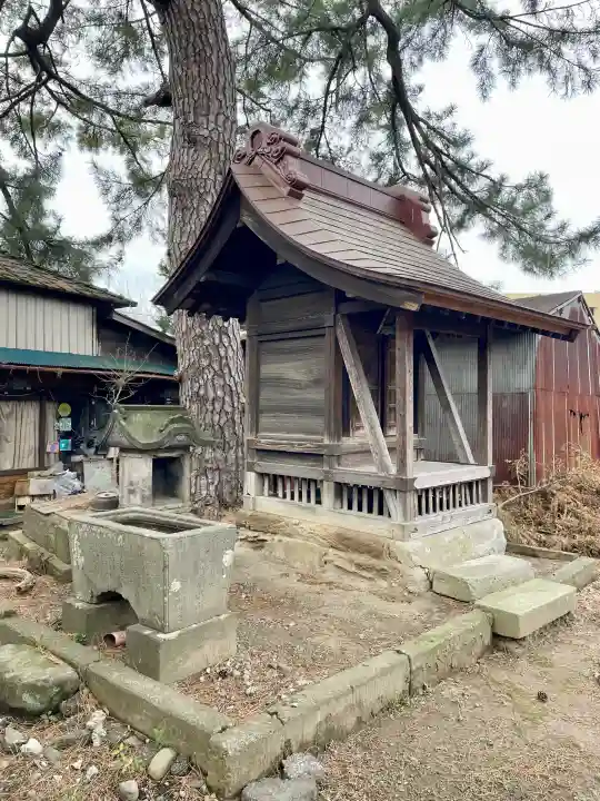 第六天神社の{uncategorized: "未分類", other: "その他", undefined: "問題あり", building: "その他建物", grave: "お墓", sacred_gate: "鳥居", guardian: "狛犬", statue: "像", buddha: "仏像", history: "歴史", nature: "自然", garden: "庭園", animal: "動物", pagoda: "塔", temizu: "手水舎", mountain_gate: "山門・神門", sanctuary: "本殿・本堂", subordinate: "末社・摂社", art: "芸術", scenery: "景色", jizo: "地蔵", ema: "絵馬", goshuin: "御朱印", omikuji: "おみくじ", items: "授与品その他", amulet: "お守り", goshuincho: "御朱印帳", eats: "食事", festival: "お祭り", votive_dance: "神楽", shichigosan: "七五三参", wedding: "結婚式", experience: "体験その他", initially: "初詣", around: "周辺", anti_infection: "感染症対策"}