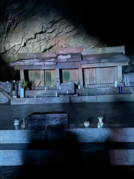 御厨人窟・神明窟(高知県)