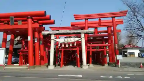 小泉稲荷神社の鳥居