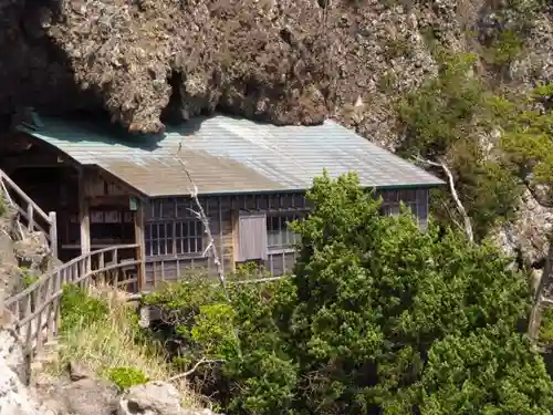 石室神社の本殿・本堂