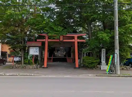 共栄稲荷神社の鳥居