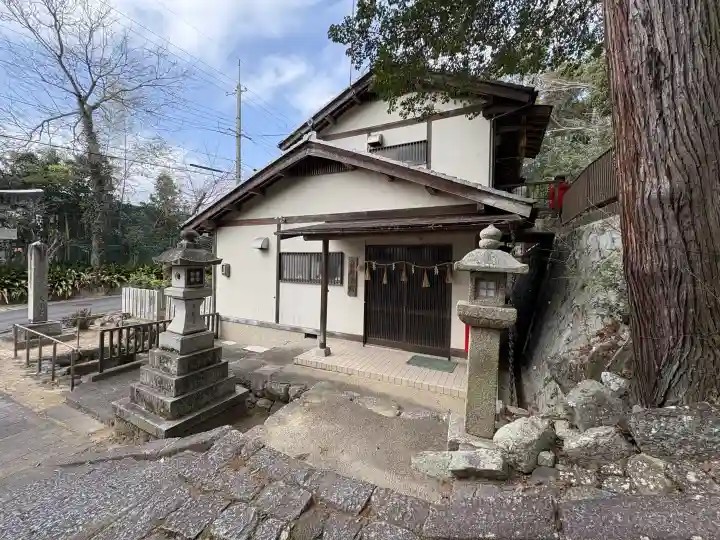 綺原坐健伊那太比賣神社の{uncategorized: "未分類", other: "その他", undefined: "問題あり", building: "その他建物", grave: "お墓", sacred_gate: "鳥居", guardian: "狛犬", statue: "像", buddha: "仏像", history: "歴史", nature: "自然", garden: "庭園", animal: "動物", pagoda: "塔", temizu: "手水舎", mountain_gate: "山門・神門", sanctuary: "本殿・本堂", subordinate: "末社・摂社", art: "芸術", scenery: "景色", jizo: "地蔵", ema: "絵馬", goshuin: "御朱印", omikuji: "おみくじ", items: "授与品その他", amulet: "お守り", goshuincho: "御朱印帳", eats: "食事", festival: "お祭り", votive_dance: "神楽", shichigosan: "七五三参", wedding: "結婚式", experience: "体験その他", initially: "初詣", around: "周辺", anti_infection: "感染症対策"}