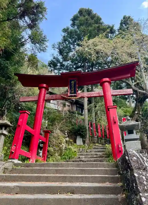 開道石割稲荷神社(山梨県)
