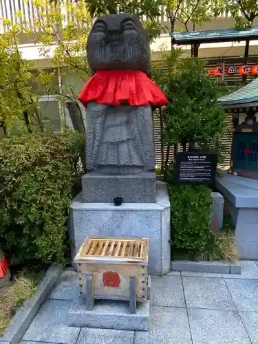 三囲神社銀座摂社の{uncategorized: "未分類", other: "その他", undefined: "問題あり", building: "その他建物", grave: "お墓", sacred_gate: "鳥居", guardian: "狛犬", statue: "像", buddha: "仏像", history: "歴史", nature: "自然", garden: "庭園", animal: "動物", pagoda: "塔", temizu: "手水舎", mountain_gate: "山門・神門", sanctuary: "本殿・本堂", subordinate: "末社・摂社", art: "芸術", scenery: "景色", jizo: "地蔵", ema: "絵馬", goshuin: "御朱印", omikuji: "おみくじ", items: "授与品その他", amulet: "お守り", goshuincho: "御朱印帳", eats: "食事", festival: "お祭り", votive_dance: "神楽", shichigosan: "七五三参", wedding: "結婚式", experience: "体験その他", initially: "初詣", around: "周辺", anti_infection: "感染症対策"}