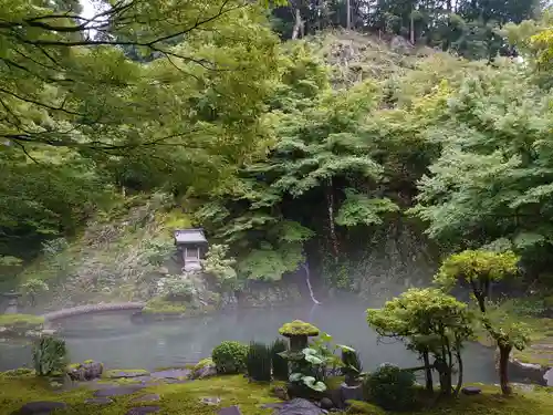 慈恩護国禅寺の庭園