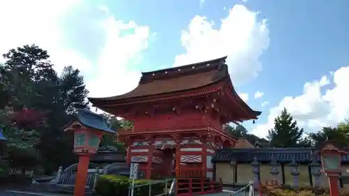 美濃國一宮　南宮大社の山門・神門