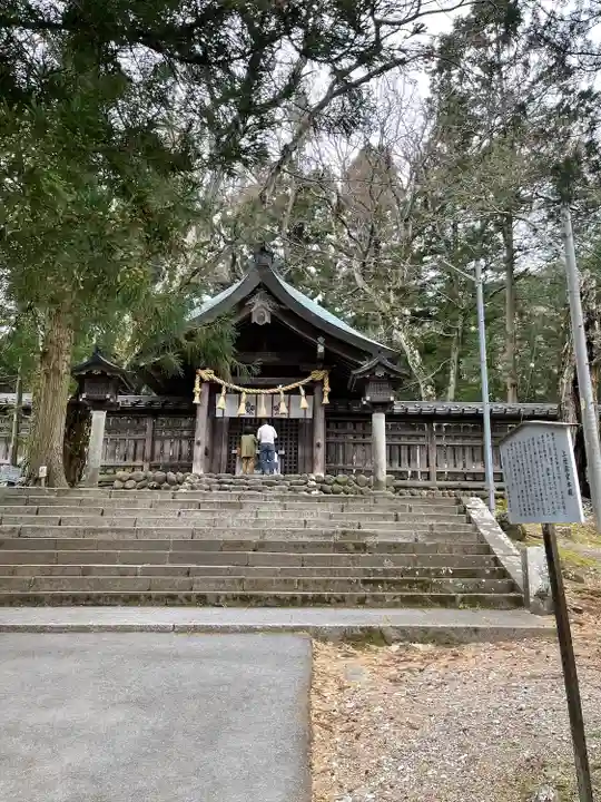 諏訪大社上社前宮の本殿・本堂