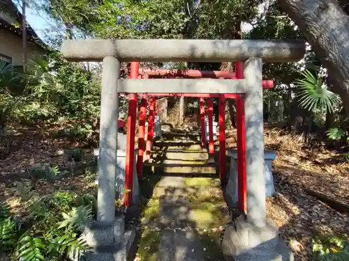 威光稲荷堂の鳥居