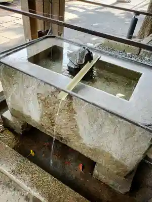 中目黒八幡神社の手水舎