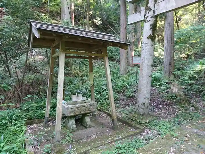 白山神社の手水舎