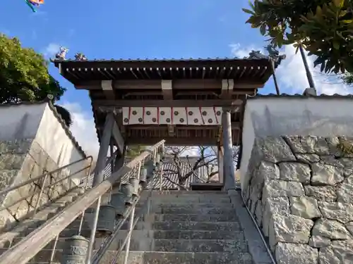 観音寺の山門