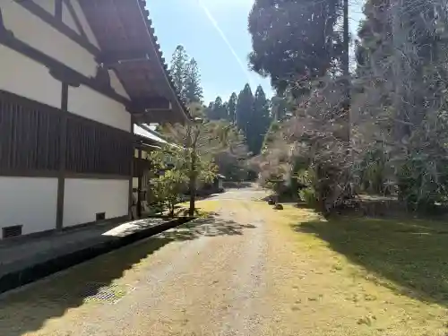 西芳寺の{uncategorized: "未分類", other: "その他", undefined: "問題あり", building: "その他建物", grave: "お墓", sacred_gate: "鳥居", guardian: "狛犬", statue: "像", buddha: "仏像", history: "歴史", nature: "自然", garden: "庭園", animal: "動物", pagoda: "塔", temizu: "手水舎", mountain_gate: "山門・神門", sanctuary: "本殿・本堂", subordinate: "末社・摂社", art: "芸術", scenery: "景色", jizo: "地蔵", ema: "絵馬", goshuin: "御朱印", omikuji: "おみくじ", items: "授与品その他", amulet: "お守り", goshuincho: "御朱印帳", eats: "食事", festival: "お祭り", votive_dance: "神楽", shichigosan: "七五三参", wedding: "結婚式", experience: "体験その他", initially: "初詣", around: "周辺", anti_infection: "感染症対策"}