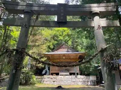 小松神社の{uncategorized: "未分類", other: "その他", undefined: "問題あり", building: "その他建物", grave: "お墓", sacred_gate: "鳥居", guardian: "狛犬", statue: "像", buddha: "仏像", history: "歴史", nature: "自然", garden: "庭園", animal: "動物", pagoda: "塔", temizu: "手水舎", mountain_gate: "山門・神門", sanctuary: "本殿・本堂", subordinate: "末社・摂社", art: "芸術", scenery: "景色", jizo: "地蔵", ema: "絵馬", goshuin: "御朱印", omikuji: "おみくじ", items: "授与品その他", amulet: "お守り", goshuincho: "御朱印帳", eats: "食事", festival: "お祭り", votive_dance: "神楽", shichigosan: "七五三参", wedding: "結婚式", experience: "体験その他", initially: "初詣", around: "周辺", anti_infection: "感染症対策"}