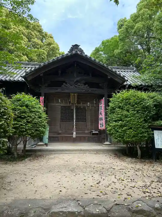 天神社の{uncategorized: "未分類", other: "その他", undefined: "問題あり", building: "その他建物", grave: "お墓", sacred_gate: "鳥居", guardian: "狛犬", statue: "像", buddha: "仏像", history: "歴史", nature: "自然", garden: "庭園", animal: "動物", pagoda: "塔", temizu: "手水舎", mountain_gate: "山門・神門", sanctuary: "本殿・本堂", subordinate: "末社・摂社", art: "芸術", scenery: "景色", jizo: "地蔵", ema: "絵馬", goshuin: "御朱印", omikuji: "おみくじ", items: "授与品その他", amulet: "お守り", goshuincho: "御朱印帳", eats: "食事", festival: "お祭り", votive_dance: "神楽", shichigosan: "七五三参", wedding: "結婚式", experience: "体験その他", initially: "初詣", around: "周辺", anti_infection: "感染症対策"}