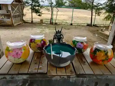 素鵞神社の{uncategorized: "未分類", other: "その他", undefined: "問題あり", building: "その他建物", grave: "お墓", sacred_gate: "鳥居", guardian: "狛犬", statue: "像", buddha: "仏像", history: "歴史", nature: "自然", garden: "庭園", animal: "動物", pagoda: "塔", temizu: "手水舎", mountain_gate: "山門・神門", sanctuary: "本殿・本堂", subordinate: "末社・摂社", art: "芸術", scenery: "景色", jizo: "地蔵", ema: "絵馬", goshuin: "御朱印", omikuji: "おみくじ", items: "授与品その他", amulet: "お守り", goshuincho: "御朱印帳", eats: "食事", festival: "お祭り", votive_dance: "神楽", shichigosan: "七五三参", wedding: "結婚式", experience: "体験その他", initially: "初詣", around: "周辺", anti_infection: "感染症対策"}