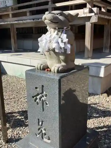 湯倉神社の像