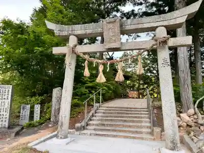 大成龍神社の{uncategorized: "未分類", other: "その他", undefined: "問題あり", building: "その他建物", grave: "お墓", sacred_gate: "鳥居", guardian: "狛犬", statue: "像", buddha: "仏像", history: "歴史", nature: "自然", garden: "庭園", animal: "動物", pagoda: "塔", temizu: "手水舎", mountain_gate: "山門・神門", sanctuary: "本殿・本堂", subordinate: "末社・摂社", art: "芸術", scenery: "景色", jizo: "地蔵", ema: "絵馬", goshuin: "御朱印", omikuji: "おみくじ", items: "授与品その他", amulet: "お守り", goshuincho: "御朱印帳", eats: "食事", festival: "お祭り", votive_dance: "神楽", shichigosan: "七五三参", wedding: "結婚式", experience: "体験その他", initially: "初詣", around: "周辺", anti_infection: "感染症対策"}