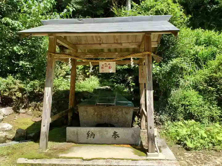 駒宇佐八幡神社の手水舎