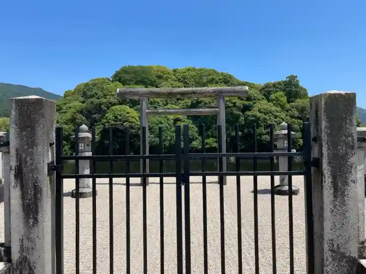 崇神天皇 山邊道勾岡上陵(奈良県)