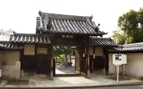 大安寺の山門