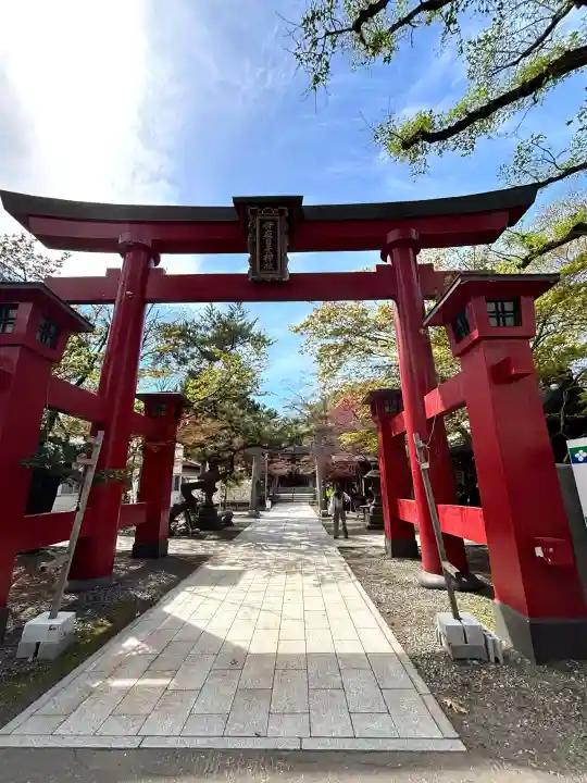 彌彦神社 (伊夜日子神社)の{uncategorized: "未分類", other: "その他", undefined: "問題あり", building: "その他建物", grave: "お墓", sacred_gate: "鳥居", guardian: "狛犬", statue: "像", buddha: "仏像", history: "歴史", nature: "自然", garden: "庭園", animal: "動物", pagoda: "塔", temizu: "手水舎", mountain_gate: "山門・神門", sanctuary: "本殿・本堂", subordinate: "末社・摂社", art: "芸術", scenery: "景色", jizo: "地蔵", ema: "絵馬", goshuin: "御朱印", omikuji: "おみくじ", items: "授与品その他", amulet: "お守り", goshuincho: "御朱印帳", eats: "食事", festival: "お祭り", votive_dance: "神楽", shichigosan: "七五三参", wedding: "結婚式", experience: "体験その他", initially: "初詣", around: "周辺", anti_infection: "感染症対策"}