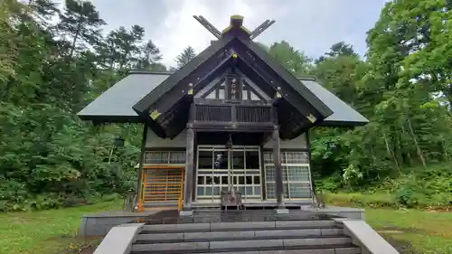 由仁神社の本殿