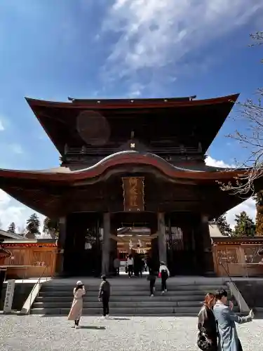 阿蘇神社の{uncategorized: "未分類", other: "その他", undefined: "問題あり", building: "その他建物", grave: "お墓", sacred_gate: "鳥居", guardian: "狛犬", statue: "像", buddha: "仏像", history: "歴史", nature: "自然", garden: "庭園", animal: "動物", pagoda: "塔", temizu: "手水舎", mountain_gate: "山門・神門", sanctuary: "本殿・本堂", subordinate: "末社・摂社", art: "芸術", scenery: "景色", jizo: "地蔵", ema: "絵馬", goshuin: "御朱印", omikuji: "おみくじ", items: "授与品その他", amulet: "お守り", goshuincho: "御朱印帳", eats: "食事", festival: "お祭り", votive_dance: "神楽", shichigosan: "七五三参", wedding: "結婚式", experience: "体験その他", initially: "初詣", around: "周辺", anti_infection: "感染症対策"}