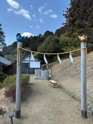 谷崎天神社の{uncategorized: "未分類", other: "その他", undefined: "問題あり", building: "その他建物", grave: "お墓", sacred_gate: "鳥居", guardian: "狛犬", statue: "像", buddha: "仏像", history: "歴史", nature: "自然", garden: "庭園", animal: "動物", pagoda: "塔", temizu: "手水舎", mountain_gate: "山門・神門", sanctuary: "本殿・本堂", subordinate: "末社・摂社", art: "芸術", scenery: "景色", jizo: "地蔵", ema: "絵馬", goshuin: "御朱印", omikuji: "おみくじ", items: "授与品その他", amulet: "お守り", goshuincho: "御朱印帳", eats: "食事", festival: "お祭り", votive_dance: "神楽", shichigosan: "七五三参", wedding: "結婚式", experience: "体験その他", initially: "初詣", around: "周辺", anti_infection: "感染症対策"}