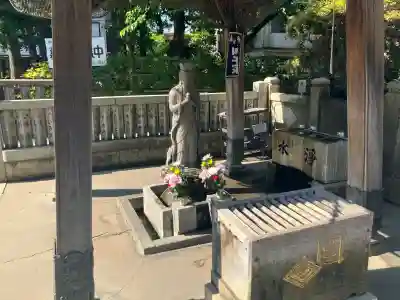 題経寺（柴又帝釈天）の{uncategorized: "未分類", other: "その他", undefined: "問題あり", building: "その他建物", grave: "お墓", sacred_gate: "鳥居", guardian: "狛犬", statue: "像", buddha: "仏像", history: "歴史", nature: "自然", garden: "庭園", animal: "動物", pagoda: "塔", temizu: "手水舎", mountain_gate: "山門・神門", sanctuary: "本殿・本堂", subordinate: "末社・摂社", art: "芸術", scenery: "景色", jizo: "地蔵", ema: "絵馬", goshuin: "御朱印", omikuji: "おみくじ", items: "授与品その他", amulet: "お守り", goshuincho: "御朱印帳", eats: "食事", festival: "お祭り", votive_dance: "神楽", shichigosan: "七五三参", wedding: "結婚式", experience: "体験その他", initially: "初詣", around: "周辺", anti_infection: "感染症対策"}