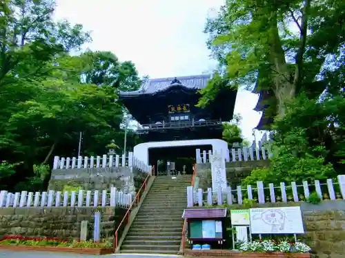 布施弁天 東海寺の山門