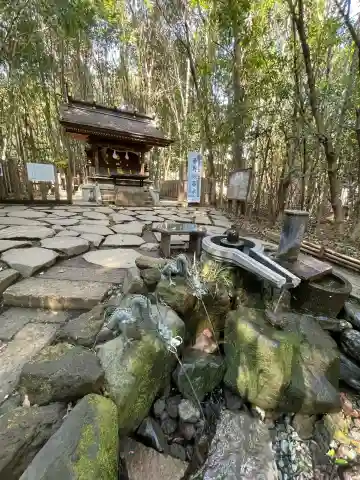 龍蛇神の社の{uncategorized: "未分類", other: "その他", undefined: "問題あり", building: "その他建物", grave: "お墓", sacred_gate: "鳥居", guardian: "狛犬", statue: "像", buddha: "仏像", history: "歴史", nature: "自然", garden: "庭園", animal: "動物", pagoda: "塔", temizu: "手水舎", mountain_gate: "山門・神門", sanctuary: "本殿・本堂", subordinate: "末社・摂社", art: "芸術", scenery: "景色", jizo: "地蔵", ema: "絵馬", goshuin: "御朱印", omikuji: "おみくじ", items: "授与品その他", amulet: "お守り", goshuincho: "御朱印帳", eats: "食事", festival: "お祭り", votive_dance: "神楽", shichigosan: "七五三参", wedding: "結婚式", experience: "体験その他", initially: "初詣", around: "周辺", anti_infection: "感染症対策"}