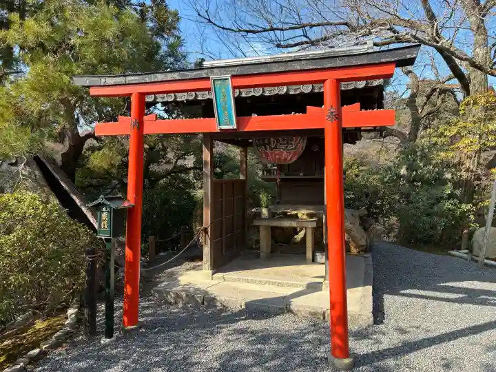 龍安寺の{uncategorized: "未分類", other: "その他", undefined: "問題あり", building: "その他建物", grave: "お墓", sacred_gate: "鳥居", guardian: "狛犬", statue: "像", buddha: "仏像", history: "歴史", nature: "自然", garden: "庭園", animal: "動物", pagoda: "塔", temizu: "手水舎", mountain_gate: "山門・神門", sanctuary: "本殿・本堂", subordinate: "末社・摂社", art: "芸術", scenery: "景色", jizo: "地蔵", ema: "絵馬", goshuin: "御朱印", omikuji: "おみくじ", items: "授与品その他", amulet: "お守り", goshuincho: "御朱印帳", eats: "食事", festival: "お祭り", votive_dance: "神楽", shichigosan: "七五三参", wedding: "結婚式", experience: "体験その他", initially: "初詣", around: "周辺", anti_infection: "感染症対策"}