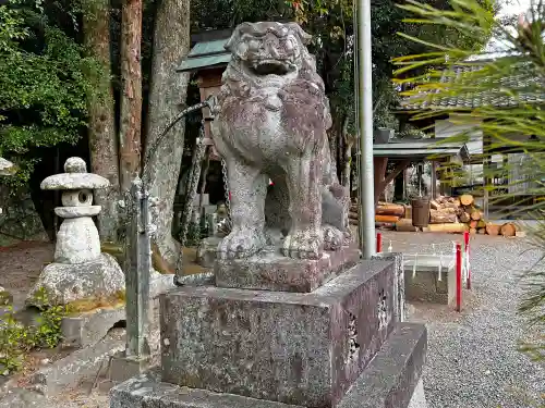 敢國神社の狛犬