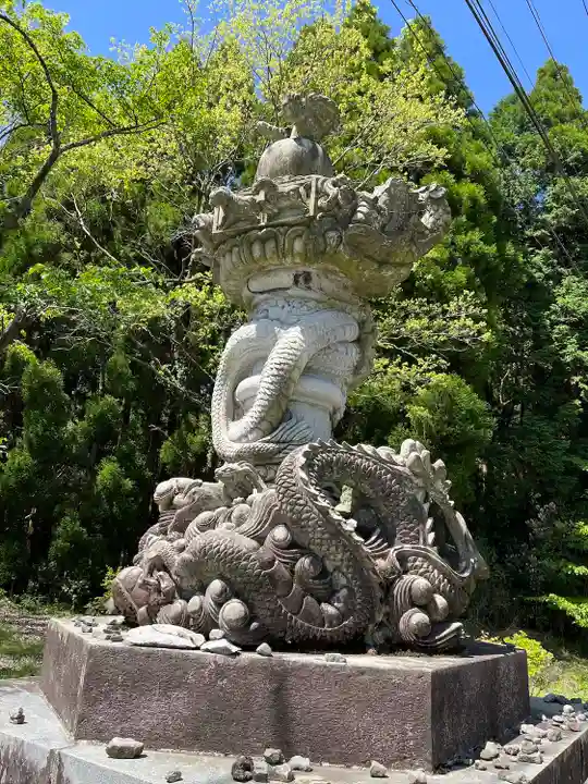 赤水蛇石神社の像