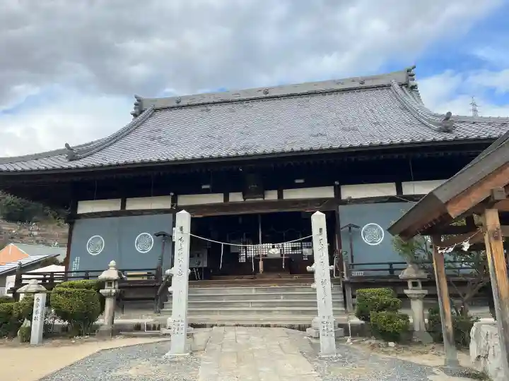 熊野神社の{uncategorized: "未分類", other: "その他", undefined: "問題あり", building: "その他建物", grave: "お墓", sacred_gate: "鳥居", guardian: "狛犬", statue: "像", buddha: "仏像", history: "歴史", nature: "自然", garden: "庭園", animal: "動物", pagoda: "塔", temizu: "手水舎", mountain_gate: "山門・神門", sanctuary: "本殿・本堂", subordinate: "末社・摂社", art: "芸術", scenery: "景色", jizo: "地蔵", ema: "絵馬", goshuin: "御朱印", omikuji: "おみくじ", items: "授与品その他", amulet: "お守り", goshuincho: "御朱印帳", eats: "食事", festival: "お祭り", votive_dance: "神楽", shichigosan: "七五三参", wedding: "結婚式", experience: "体験その他", initially: "初詣", around: "周辺", anti_infection: "感染症対策"}