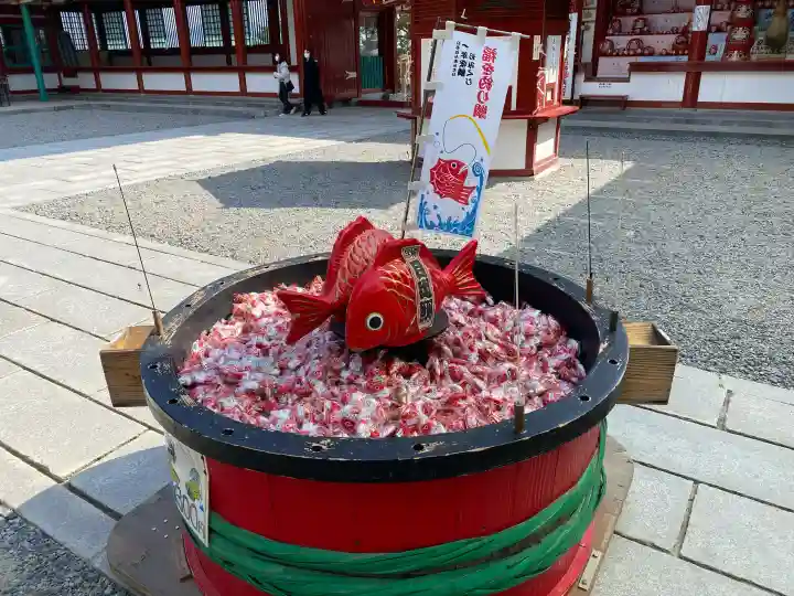 防府天満宮の{uncategorized: "未分類", other: "その他", undefined: "問題あり", building: "その他建物", grave: "お墓", sacred_gate: "鳥居", guardian: "狛犬", statue: "像", buddha: "仏像", history: "歴史", nature: "自然", garden: "庭園", animal: "動物", pagoda: "塔", temizu: "手水舎", mountain_gate: "山門・神門", sanctuary: "本殿・本堂", subordinate: "末社・摂社", art: "芸術", scenery: "景色", jizo: "地蔵", ema: "絵馬", goshuin: "御朱印", omikuji: "おみくじ", items: "授与品その他", amulet: "お守り", goshuincho: "御朱印帳", eats: "食事", festival: "お祭り", votive_dance: "神楽", shichigosan: "七五三参", wedding: "結婚式", experience: "体験その他", initially: "初詣", around: "周辺", anti_infection: "感染症対策"}