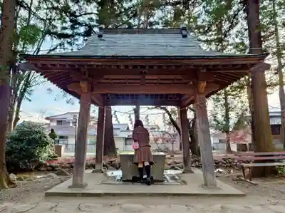 大井俣窪八幡神社の手水舎