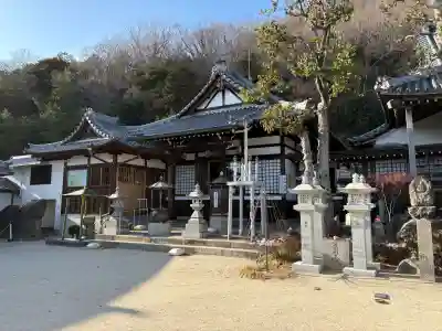 神咒寺の{uncategorized: "未分類", other: "その他", undefined: "問題あり", building: "その他建物", grave: "お墓", sacred_gate: "鳥居", guardian: "狛犬", statue: "像", buddha: "仏像", history: "歴史", nature: "自然", garden: "庭園", animal: "動物", pagoda: "塔", temizu: "手水舎", mountain_gate: "山門・神門", sanctuary: "本殿・本堂", subordinate: "末社・摂社", art: "芸術", scenery: "景色", jizo: "地蔵", ema: "絵馬", goshuin: "御朱印", omikuji: "おみくじ", items: "授与品その他", amulet: "お守り", goshuincho: "御朱印帳", eats: "食事", festival: "お祭り", votive_dance: "神楽", shichigosan: "七五三参", wedding: "結婚式", experience: "体験その他", initially: "初詣", around: "周辺", anti_infection: "感染症対策"}